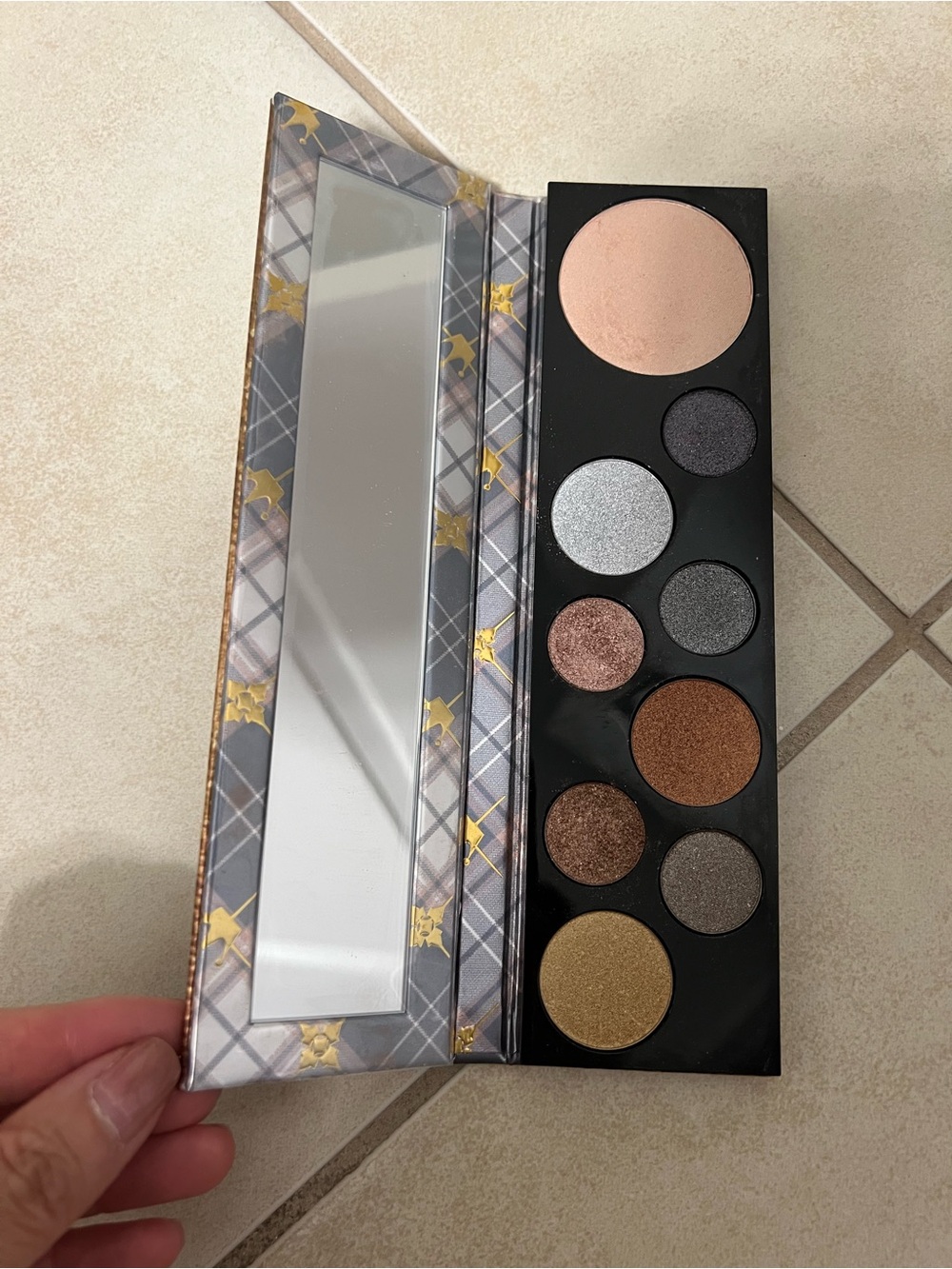 Neutral & Metallic Eyeshadow Palette - Multi-Tone Shimmer